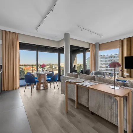 Apartamento Bemowo - Air Con, Balcony, Parking - By Rentujemy Varsóvia